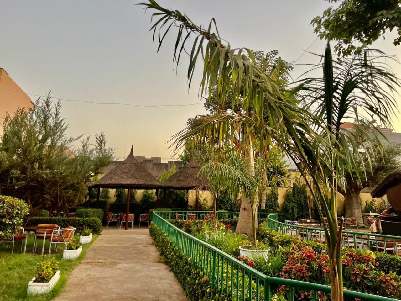 Le Baobab Hotel Bamako Bagian luar foto